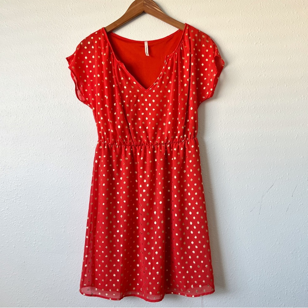 Teenplo | Polka Dot V-neck Size M